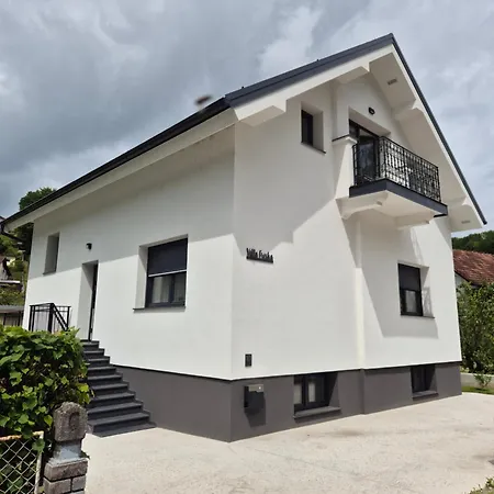 Freska Apartment *