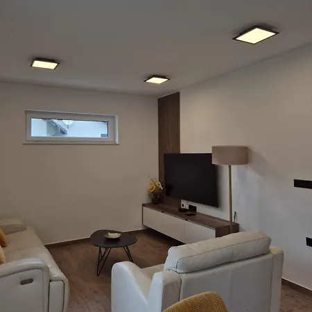 Freska Apartment *