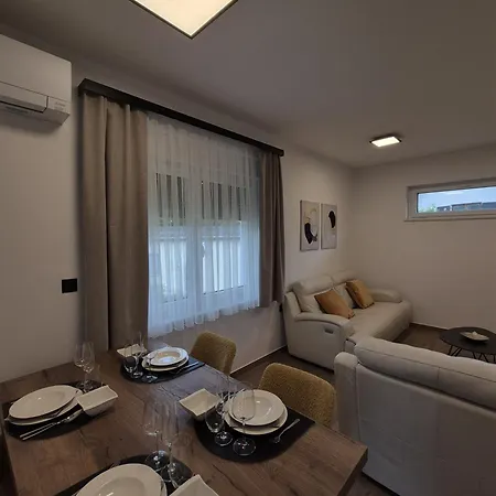 Freska Apartment *